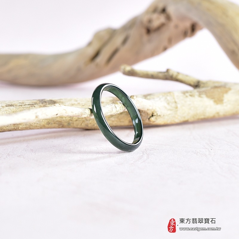 翡翠戒指|天然玉石玉戒・日常配戴與送禮款式|圓滿和合・平安順遂・吉祥如意・福氣常伴・情緣長久|翡翠玉戒・版指戒・板指戒・結婚戒指・男女對戒・情侶對戒|可客製化訂做各式翡翠戒指、吊墜、玉珮與項鍊|RNG1068|商品照片與資料介紹 5 翡翠戒指|天然玉石玉戒・日常配戴與送禮款式|圓滿和合・平安順遂・吉祥如意・福氣常伴・情緣長久|翡翠玉戒・版指戒・板指戒・結婚戒指・男女對戒・情侶對戒|可客製化訂做各式翡翠戒指、吊墜、玉珮與項鍊|RNG1068|商品照片與資料介紹 5