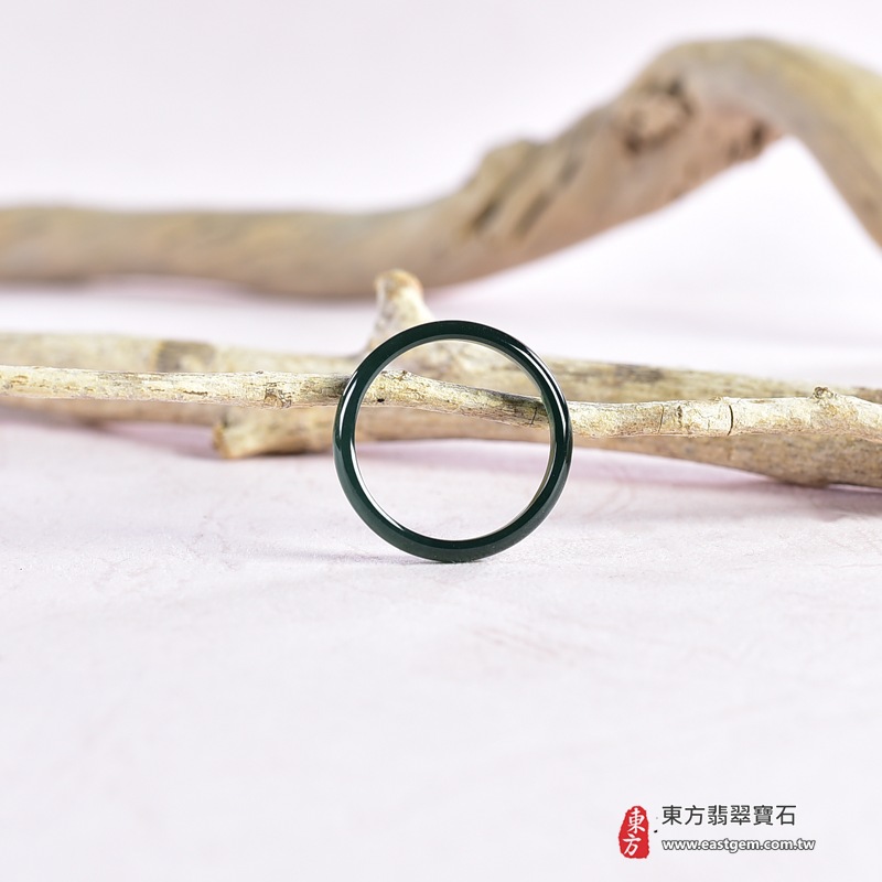 翡翠戒指|天然玉石玉戒・日常配戴與送禮款式|圓滿和合・平安順遂・吉祥如意・福氣常伴・情緣長久|翡翠玉戒・版指戒・板指戒・結婚戒指・男女對戒・情侶對戒|可客製化訂做各式翡翠戒指、吊墜、玉珮與項鍊|RNG1068|商品照片與資料介紹 7 翡翠戒指|天然玉石玉戒・日常配戴與送禮款式|圓滿和合・平安順遂・吉祥如意・福氣常伴・情緣長久|翡翠玉戒・版指戒・板指戒・結婚戒指・男女對戒・情侶對戒|可客製化訂做各式翡翠戒指、吊墜、玉珮與項鍊|RNG1068|商品照片與資料介紹 7