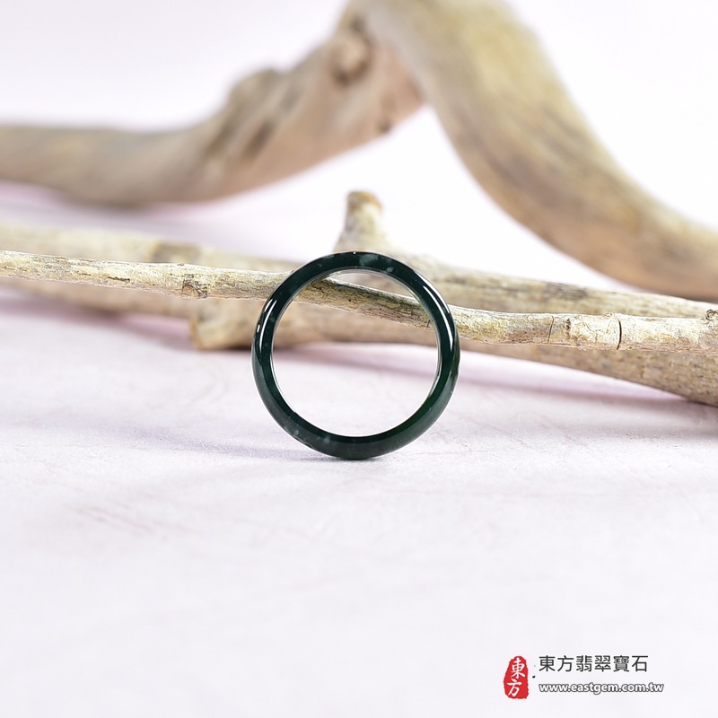 翡翠戒指|天然玉石玉戒・日常配戴與送禮款式|圓滿和合・平安順遂・吉祥如意・福氣常伴・情緣長久|翡翠玉戒・版指戒・板指戒・結婚戒指・男女對戒・情侶對戒|可客製化訂做各式翡翠戒指、吊墜、玉珮與項鍊|RNG1069|商品照片與資料介紹 4 翡翠戒指|天然玉石玉戒・日常配戴與送禮款式|圓滿和合・平安順遂・吉祥如意・福氣常伴・情緣長久|翡翠玉戒・版指戒・板指戒・結婚戒指・男女對戒・情侶對戒|可客製化訂做各式翡翠戒指、吊墜、玉珮與項鍊|RNG1069|商品照片與資料介紹 4