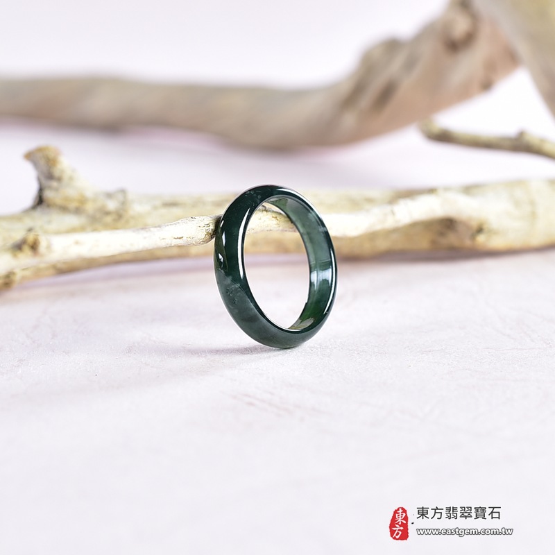 翡翠戒指|天然玉石玉戒・日常配戴與送禮款式|圓滿和合・平安順遂・吉祥如意・福氣常伴・情緣長久|翡翠玉戒・版指戒・板指戒・結婚戒指・男女對戒・情侶對戒|可客製化訂做各式翡翠戒指、吊墜、玉珮與項鍊|RNG1069|商品照片與資料介紹 6 翡翠戒指|天然玉石玉戒・日常配戴與送禮款式|圓滿和合・平安順遂・吉祥如意・福氣常伴・情緣長久|翡翠玉戒・版指戒・板指戒・結婚戒指・男女對戒・情侶對戒|可客製化訂做各式翡翠戒指、吊墜、玉珮與項鍊|RNG1069|商品照片與資料介紹 6