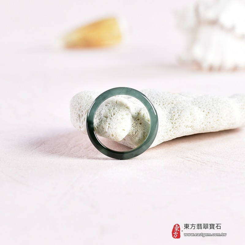 翡翠戒指|天然玉石玉戒・日常配戴與送禮款式|圓滿和合・平安順遂・吉祥如意・福氣常伴・情緣長久|翡翠玉戒・版指戒・板指戒・結婚戒指・男女對戒・情侶對戒|可客製化訂做各式翡翠戒指、吊墜、玉珮與項鍊|RNG1070|商品照片與資料介紹 7 翡翠戒指|天然玉石玉戒・日常配戴與送禮款式|圓滿和合・平安順遂・吉祥如意・福氣常伴・情緣長久|翡翠玉戒・版指戒・板指戒・結婚戒指・男女對戒・情侶對戒|可客製化訂做各式翡翠戒指、吊墜、玉珮與項鍊|RNG1070|商品照片與資料介紹 7