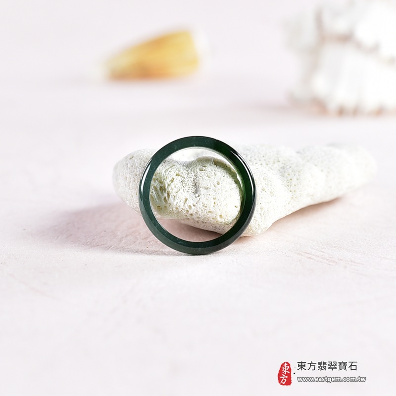 翡翠戒指|天然玉石玉戒・日常配戴與送禮款式|圓滿和合・平安順遂・吉祥如意・福氣常伴・情緣長久|翡翠玉戒・版指戒・板指戒・結婚戒指・男女對戒・情侶對戒|可客製化訂做各式翡翠戒指、吊墜、玉珮與項鍊|RNG1072|商品照片與資料介紹 5 翡翠戒指|天然玉石玉戒・日常配戴與送禮款式|圓滿和合・平安順遂・吉祥如意・福氣常伴・情緣長久|翡翠玉戒・版指戒・板指戒・結婚戒指・男女對戒・情侶對戒|可客製化訂做各式翡翠戒指、吊墜、玉珮與項鍊|RNG1072|商品照片與資料介紹 5