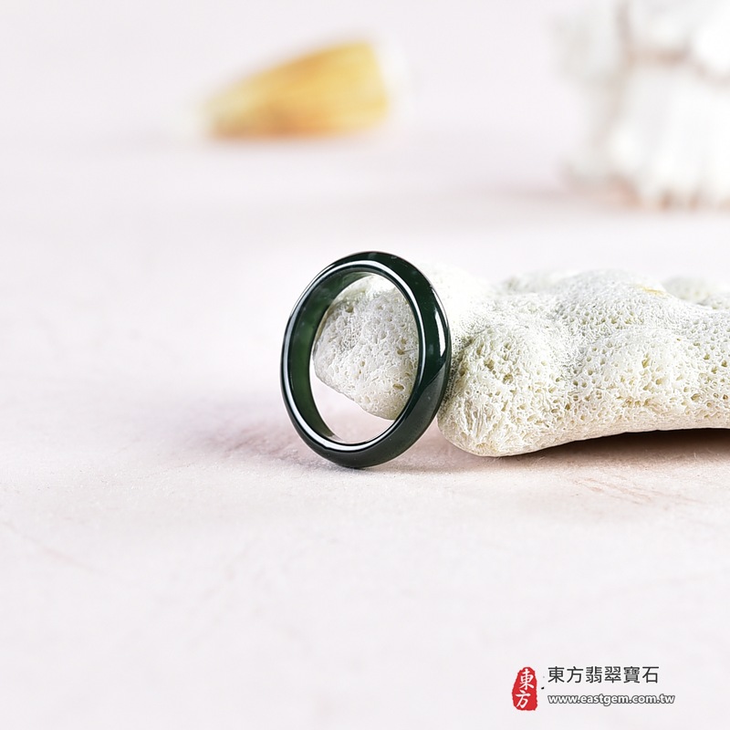 翡翠戒指|天然玉石玉戒・日常配戴與送禮款式|圓滿和合・平安順遂・吉祥如意・福氣常伴・情緣長久|翡翠玉戒・版指戒・板指戒・結婚戒指・男女對戒・情侶對戒|可客製化訂做各式翡翠戒指、吊墜、玉珮與項鍊|RNG1073|商品照片與資料介紹 3 翡翠戒指|天然玉石玉戒・日常配戴與送禮款式|圓滿和合・平安順遂・吉祥如意・福氣常伴・情緣長久|翡翠玉戒・版指戒・板指戒・結婚戒指・男女對戒・情侶對戒|可客製化訂做各式翡翠戒指、吊墜、玉珮與項鍊|RNG1073|商品照片與資料介紹 3