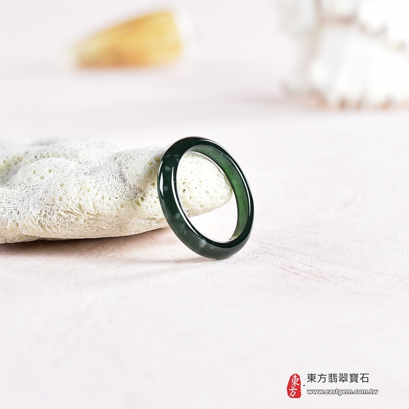 翡翠戒指|天然玉石玉戒・日常配戴與送禮款式|圓滿和合・平安順遂・吉祥如意・福氣常伴・情緣長久|翡翠玉戒・版指戒・板指戒・結婚戒指・男女對戒・情侶對戒|可客製化訂做各式翡翠戒指、吊墜、玉珮與項鍊|RNG1073|商品照片與資料介紹 7 翡翠戒指|天然玉石玉戒・日常配戴與送禮款式|圓滿和合・平安順遂・吉祥如意・福氣常伴・情緣長久|翡翠玉戒・版指戒・板指戒・結婚戒指・男女對戒・情侶對戒|可客製化訂做各式翡翠戒指、吊墜、玉珮與項鍊|RNG1073|商品照片與資料介紹 7