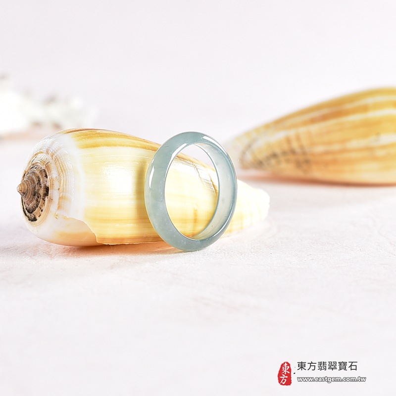 翡翠戒指|天然玉石玉戒・日常配戴與送禮款式|圓滿和合・平安順遂・吉祥如意・福氣常伴・情緣長久|翡翠玉戒・版指戒・板指戒・結婚戒指・男女對戒・情侶對戒|可客製化訂做各式翡翠戒指、吊墜、玉珮與項鍊|RNG1074|商品照片與資料介紹 3 翡翠戒指|天然玉石玉戒・日常配戴與送禮款式|圓滿和合・平安順遂・吉祥如意・福氣常伴・情緣長久|翡翠玉戒・版指戒・板指戒・結婚戒指・男女對戒・情侶對戒|可客製化訂做各式翡翠戒指、吊墜、玉珮與項鍊|RNG1074|商品照片與資料介紹 3