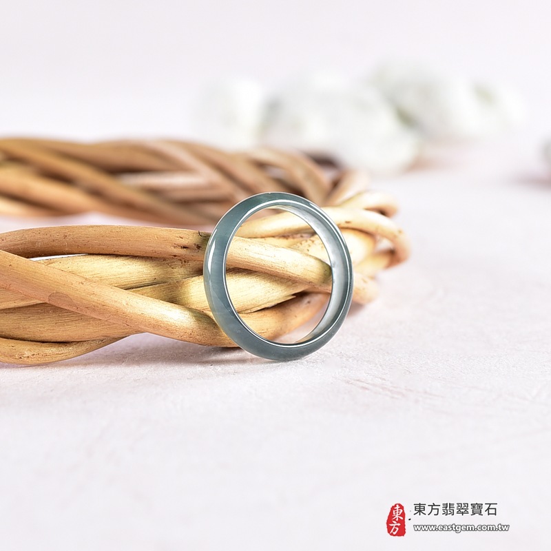翡翠戒指|天然玉石玉戒・日常配戴與送禮款式|圓滿和合・平安順遂・吉祥如意・福氣常伴・情緣長久|翡翠玉戒・版指戒・板指戒・結婚戒指・男女對戒・情侶對戒|可客製化訂做各式翡翠戒指、吊墜、玉珮與項鍊|RNG1076|商品照片與資料介紹 4 翡翠戒指|天然玉石玉戒・日常配戴與送禮款式|圓滿和合・平安順遂・吉祥如意・福氣常伴・情緣長久|翡翠玉戒・版指戒・板指戒・結婚戒指・男女對戒・情侶對戒|可客製化訂做各式翡翠戒指、吊墜、玉珮與項鍊|RNG1076|商品照片與資料介紹 4