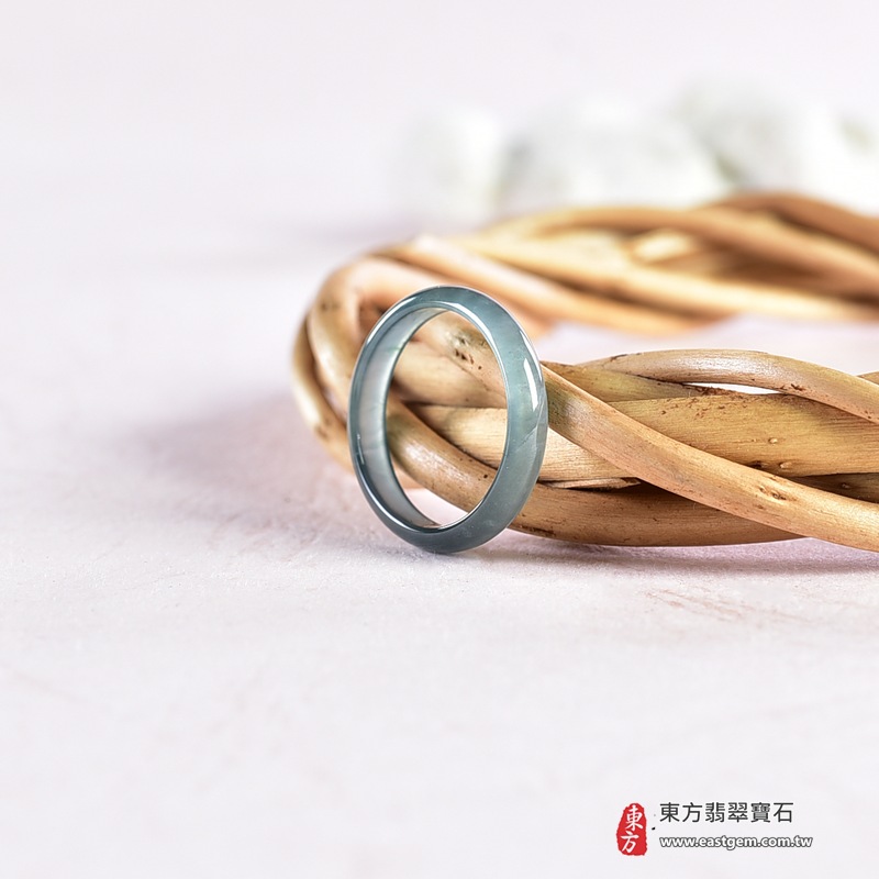 翡翠戒指|天然玉石玉戒・日常配戴與送禮款式|圓滿和合・平安順遂・吉祥如意・福氣常伴・情緣長久|翡翠玉戒・版指戒・板指戒・結婚戒指・男女對戒・情侶對戒|可客製化訂做各式翡翠戒指、吊墜、玉珮與項鍊|RNG1076|商品照片與資料介紹 6 翡翠戒指|天然玉石玉戒・日常配戴與送禮款式|圓滿和合・平安順遂・吉祥如意・福氣常伴・情緣長久|翡翠玉戒・版指戒・板指戒・結婚戒指・男女對戒・情侶對戒|可客製化訂做各式翡翠戒指、吊墜、玉珮與項鍊|RNG1076|商品照片與資料介紹 6
