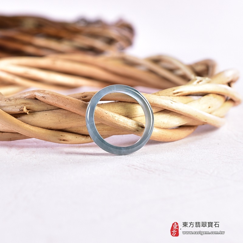 翡翠戒指|天然玉石玉戒・日常配戴與送禮款式|圓滿和合・平安順遂・吉祥如意・福氣常伴・情緣長久|翡翠玉戒・版指戒・板指戒・結婚戒指・男女對戒・情侶對戒|可客製化訂做各式翡翠戒指、吊墜、玉珮與項鍊|RNG1077|商品照片與資料介紹 4 翡翠戒指|天然玉石玉戒・日常配戴與送禮款式|圓滿和合・平安順遂・吉祥如意・福氣常伴・情緣長久|翡翠玉戒・版指戒・板指戒・結婚戒指・男女對戒・情侶對戒|可客製化訂做各式翡翠戒指、吊墜、玉珮與項鍊|RNG1077|商品照片與資料介紹 4