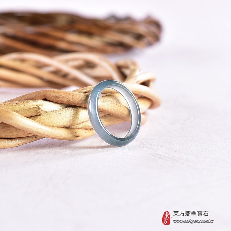翡翠戒指|天然玉石玉戒・日常配戴與送禮款式|圓滿和合・平安順遂・吉祥如意・福氣常伴・情緣長久|翡翠玉戒・版指戒・板指戒・結婚戒指・男女對戒・情侶對戒|可客製化訂做各式翡翠戒指、吊墜、玉珮與項鍊|RNG1077|商品照片與資料介紹 5 翡翠戒指|天然玉石玉戒・日常配戴與送禮款式|圓滿和合・平安順遂・吉祥如意・福氣常伴・情緣長久|翡翠玉戒・版指戒・板指戒・結婚戒指・男女對戒・情侶對戒|可客製化訂做各式翡翠戒指、吊墜、玉珮與項鍊|RNG1077|商品照片與資料介紹 5