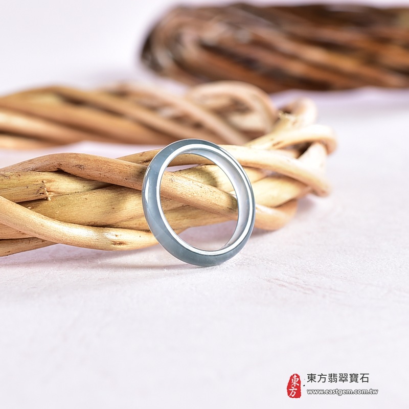 翡翠戒指|天然玉石玉戒・日常配戴與送禮款式|圓滿和合・平安順遂・吉祥如意・福氣常伴・情緣長久|翡翠玉戒・版指戒・板指戒・結婚戒指・男女對戒・情侶對戒|可客製化訂做各式翡翠戒指、吊墜、玉珮與項鍊|RNG1077|商品照片與資料介紹 7 翡翠戒指|天然玉石玉戒・日常配戴與送禮款式|圓滿和合・平安順遂・吉祥如意・福氣常伴・情緣長久|翡翠玉戒・版指戒・板指戒・結婚戒指・男女對戒・情侶對戒|可客製化訂做各式翡翠戒指、吊墜、玉珮與項鍊|RNG1077|商品照片與資料介紹 7
