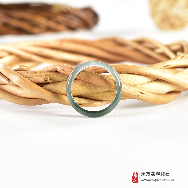 翡翠戒指|天然玉石玉戒・日常配戴與送禮款式|圓滿和合・平安順遂・吉祥如意・福氣常伴・情緣長久|翡翠玉戒・版指戒・板指戒・結婚戒指・男女對戒・情侶對戒|可客製化訂做各式翡翠戒指、吊墜、玉珮與項鍊|RNG1078|商品照片與資料介紹 5 翡翠戒指|天然玉石玉戒・日常配戴與送禮款式|圓滿和合・平安順遂・吉祥如意・福氣常伴・情緣長久|翡翠玉戒・版指戒・板指戒・結婚戒指・男女對戒・情侶對戒|可客製化訂做各式翡翠戒指、吊墜、玉珮與項鍊|RNG1078|商品照片與資料介紹 5