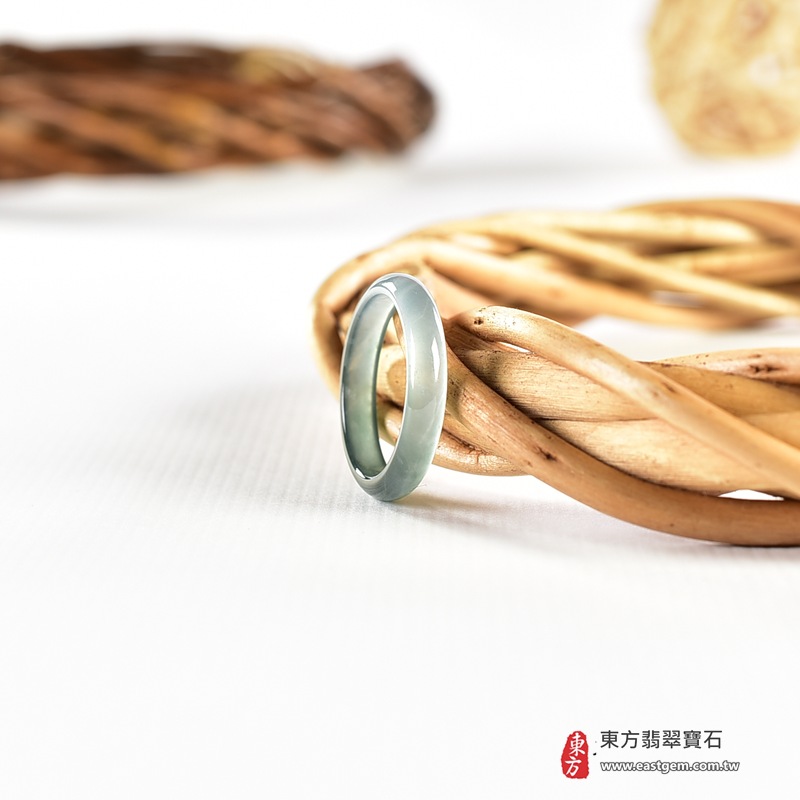 翡翠戒指|天然玉石玉戒・日常配戴與送禮款式|圓滿和合・平安順遂・吉祥如意・福氣常伴・情緣長久|翡翠玉戒・版指戒・板指戒・結婚戒指・男女對戒・情侶對戒|可客製化訂做各式翡翠戒指、吊墜、玉珮與項鍊|RNG1078|商品照片與資料介紹 6 翡翠戒指|天然玉石玉戒・日常配戴與送禮款式|圓滿和合・平安順遂・吉祥如意・福氣常伴・情緣長久|翡翠玉戒・版指戒・板指戒・結婚戒指・男女對戒・情侶對戒|可客製化訂做各式翡翠戒指、吊墜、玉珮與項鍊|RNG1078|商品照片與資料介紹 6