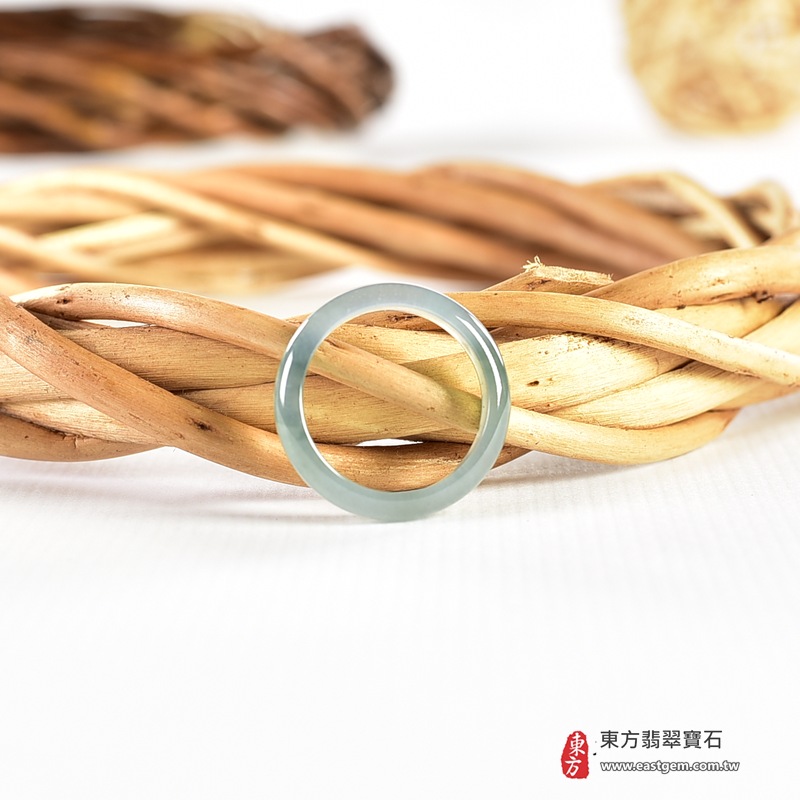 翡翠戒指|天然玉石玉戒・日常配戴與送禮款式|圓滿和合・平安順遂・吉祥如意・福氣常伴・情緣長久|翡翠玉戒・版指戒・板指戒・結婚戒指・男女對戒・情侶對戒|可客製化訂做各式翡翠戒指、吊墜、玉珮與項鍊|RNG1079|商品照片與資料介紹 4 翡翠戒指|天然玉石玉戒・日常配戴與送禮款式|圓滿和合・平安順遂・吉祥如意・福氣常伴・情緣長久|翡翠玉戒・版指戒・板指戒・結婚戒指・男女對戒・情侶對戒|可客製化訂做各式翡翠戒指、吊墜、玉珮與項鍊|RNG1079|商品照片與資料介紹 4