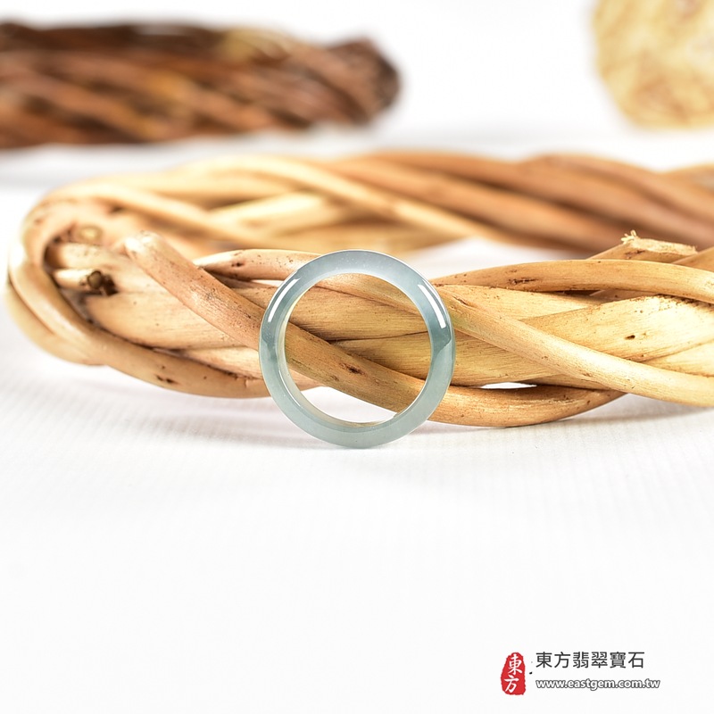 翡翠戒指|天然玉石玉戒・日常配戴與送禮款式|圓滿和合・平安順遂・吉祥如意・福氣常伴・情緣長久|翡翠玉戒・版指戒・板指戒・結婚戒指・男女對戒・情侶對戒|可客製化訂做各式翡翠戒指、吊墜、玉珮與項鍊|RNG1079|商品照片與資料介紹 5 翡翠戒指|天然玉石玉戒・日常配戴與送禮款式|圓滿和合・平安順遂・吉祥如意・福氣常伴・情緣長久|翡翠玉戒・版指戒・板指戒・結婚戒指・男女對戒・情侶對戒|可客製化訂做各式翡翠戒指、吊墜、玉珮與項鍊|RNG1079|商品照片與資料介紹 5