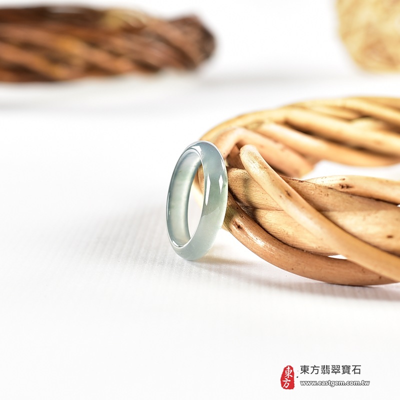 翡翠戒指|天然玉石玉戒・日常配戴與送禮款式|圓滿和合・平安順遂・吉祥如意・福氣常伴・情緣長久|翡翠玉戒・版指戒・板指戒・結婚戒指・男女對戒・情侶對戒|可客製化訂做各式翡翠戒指、吊墜、玉珮與項鍊|RNG1079|商品照片與資料介紹 6 翡翠戒指|天然玉石玉戒・日常配戴與送禮款式|圓滿和合・平安順遂・吉祥如意・福氣常伴・情緣長久|翡翠玉戒・版指戒・板指戒・結婚戒指・男女對戒・情侶對戒|可客製化訂做各式翡翠戒指、吊墜、玉珮與項鍊|RNG1079|商品照片與資料介紹 6