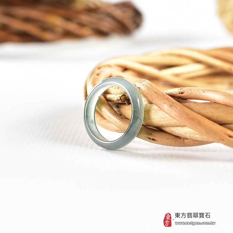 翡翠戒指|天然玉石玉戒・日常配戴與送禮款式|圓滿和合・平安順遂・吉祥如意・福氣常伴・情緣長久|翡翠玉戒・版指戒・板指戒・結婚戒指・男女對戒・情侶對戒|可客製化訂做各式翡翠戒指、吊墜、玉珮與項鍊|RNG1079|商品照片與資料介紹 7 翡翠戒指|天然玉石玉戒・日常配戴與送禮款式|圓滿和合・平安順遂・吉祥如意・福氣常伴・情緣長久|翡翠玉戒・版指戒・板指戒・結婚戒指・男女對戒・情侶對戒|可客製化訂做各式翡翠戒指、吊墜、玉珮與項鍊|RNG1079|商品照片與資料介紹 7