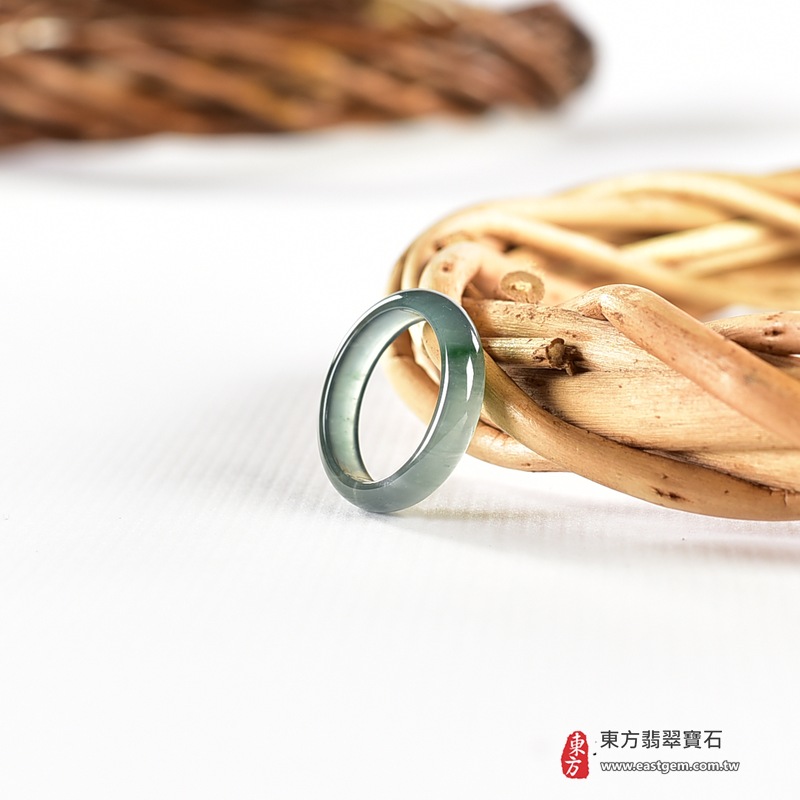 翡翠戒指|天然玉石玉戒・日常配戴與送禮款式|圓滿和合・平安順遂・吉祥如意・福氣常伴・情緣長久|翡翠玉戒・版指戒・板指戒・結婚戒指・男女對戒・情侶對戒|可客製化訂做各式翡翠戒指、吊墜、玉珮與項鍊|RNG1080|商品照片與資料介紹 6 翡翠戒指|天然玉石玉戒・日常配戴與送禮款式|圓滿和合・平安順遂・吉祥如意・福氣常伴・情緣長久|翡翠玉戒・版指戒・板指戒・結婚戒指・男女對戒・情侶對戒|可客製化訂做各式翡翠戒指、吊墜、玉珮與項鍊|RNG1080|商品照片與資料介紹 6