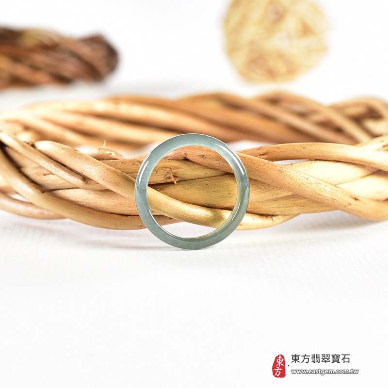 翡翠戒指|天然玉石玉戒・日常配戴與送禮款式|圓滿和合・平安順遂・吉祥如意・福氣常伴・情緣長久|翡翠玉戒・版指戒・板指戒・結婚戒指・男女對戒・情侶對戒|可客製化訂做各式翡翠戒指、吊墜、玉珮與項鍊|RNG1081|商品照片與資料介紹 4 翡翠戒指|天然玉石玉戒・日常配戴與送禮款式|圓滿和合・平安順遂・吉祥如意・福氣常伴・情緣長久|翡翠玉戒・版指戒・板指戒・結婚戒指・男女對戒・情侶對戒|可客製化訂做各式翡翠戒指、吊墜、玉珮與項鍊|RNG1081|商品照片與資料介紹 4