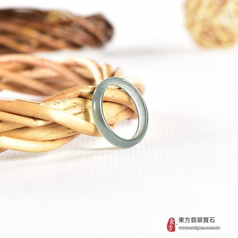 翡翠戒指|天然玉石玉戒・日常配戴與送禮款式|圓滿和合・平安順遂・吉祥如意・福氣常伴・情緣長久|翡翠玉戒・版指戒・板指戒・結婚戒指・男女對戒・情侶對戒|可客製化訂做各式翡翠戒指、吊墜、玉珮與項鍊|RNG1081|商品照片與資料介紹 5 翡翠戒指|天然玉石玉戒・日常配戴與送禮款式|圓滿和合・平安順遂・吉祥如意・福氣常伴・情緣長久|翡翠玉戒・版指戒・板指戒・結婚戒指・男女對戒・情侶對戒|可客製化訂做各式翡翠戒指、吊墜、玉珮與項鍊|RNG1081|商品照片與資料介紹 5
