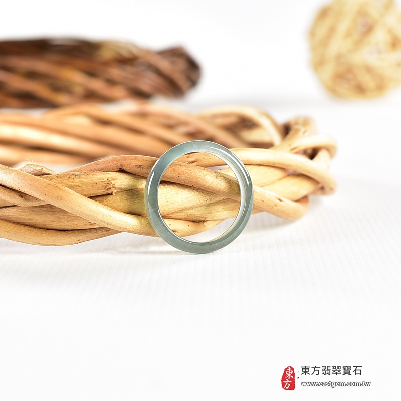 翡翠戒指|天然玉石玉戒・日常配戴與送禮款式|圓滿和合・平安順遂・吉祥如意・福氣常伴・情緣長久|翡翠玉戒・版指戒・板指戒・結婚戒指・男女對戒・情侶對戒|可客製化訂做各式翡翠戒指、吊墜、玉珮與項鍊|RNG1081|商品照片與資料介紹 7 翡翠戒指|天然玉石玉戒・日常配戴與送禮款式|圓滿和合・平安順遂・吉祥如意・福氣常伴・情緣長久|翡翠玉戒・版指戒・板指戒・結婚戒指・男女對戒・情侶對戒|可客製化訂做各式翡翠戒指、吊墜、玉珮與項鍊|RNG1081|商品照片與資料介紹 7