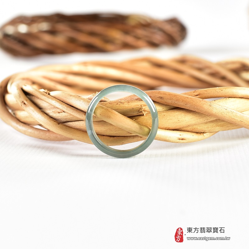 翡翠戒指|天然玉石玉戒・日常配戴與送禮款式|圓滿和合・平安順遂・吉祥如意・福氣常伴・情緣長久|翡翠玉戒・版指戒・板指戒・結婚戒指・男女對戒・情侶對戒|可客製化訂做各式翡翠戒指、吊墜、玉珮與項鍊|RNG1082|商品照片與資料介紹 5 翡翠戒指|天然玉石玉戒・日常配戴與送禮款式|圓滿和合・平安順遂・吉祥如意・福氣常伴・情緣長久|翡翠玉戒・版指戒・板指戒・結婚戒指・男女對戒・情侶對戒|可客製化訂做各式翡翠戒指、吊墜、玉珮與項鍊|RNG1082|商品照片與資料介紹 5