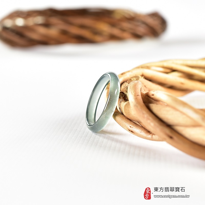 翡翠戒指|天然玉石玉戒・日常配戴與送禮款式|圓滿和合・平安順遂・吉祥如意・福氣常伴・情緣長久|翡翠玉戒・版指戒・板指戒・結婚戒指・男女對戒・情侶對戒|可客製化訂做各式翡翠戒指、吊墜、玉珮與項鍊|RNG1082|商品照片與資料介紹 6 翡翠戒指|天然玉石玉戒・日常配戴與送禮款式|圓滿和合・平安順遂・吉祥如意・福氣常伴・情緣長久|翡翠玉戒・版指戒・板指戒・結婚戒指・男女對戒・情侶對戒|可客製化訂做各式翡翠戒指、吊墜、玉珮與項鍊|RNG1082|商品照片與資料介紹 6