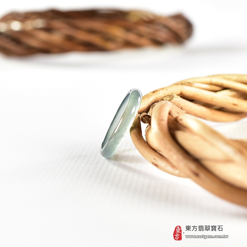翡翠戒指|天然玉石玉戒・日常配戴與送禮款式|圓滿和合・平安順遂・吉祥如意・福氣常伴・情緣長久|翡翠玉戒・版指戒・板指戒・結婚戒指・男女對戒・情侶對戒|可客製化訂做各式翡翠戒指、吊墜、玉珮與項鍊|RNG1082|商品照片與資料介紹 7 翡翠戒指|天然玉石玉戒・日常配戴與送禮款式|圓滿和合・平安順遂・吉祥如意・福氣常伴・情緣長久|翡翠玉戒・版指戒・板指戒・結婚戒指・男女對戒・情侶對戒|可客製化訂做各式翡翠戒指、吊墜、玉珮與項鍊|RNG1082|商品照片與資料介紹 7