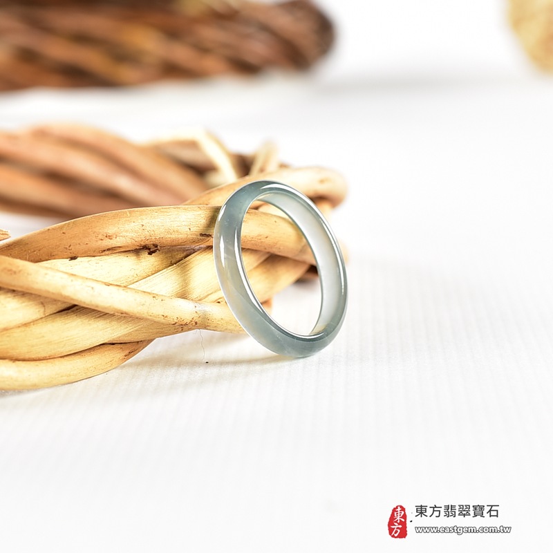 翡翠戒指|天然玉石玉戒・日常配戴與送禮款式|圓滿和合・平安順遂・吉祥如意・福氣常伴・情緣長久|翡翠玉戒・版指戒・板指戒・結婚戒指・男女對戒・情侶對戒|可客製化訂做各式翡翠戒指、吊墜、玉珮與項鍊|RNG1083|商品照片與資料介紹 3 翡翠戒指|天然玉石玉戒・日常配戴與送禮款式|圓滿和合・平安順遂・吉祥如意・福氣常伴・情緣長久|翡翠玉戒・版指戒・板指戒・結婚戒指・男女對戒・情侶對戒|可客製化訂做各式翡翠戒指、吊墜、玉珮與項鍊|RNG1083|商品照片與資料介紹 3