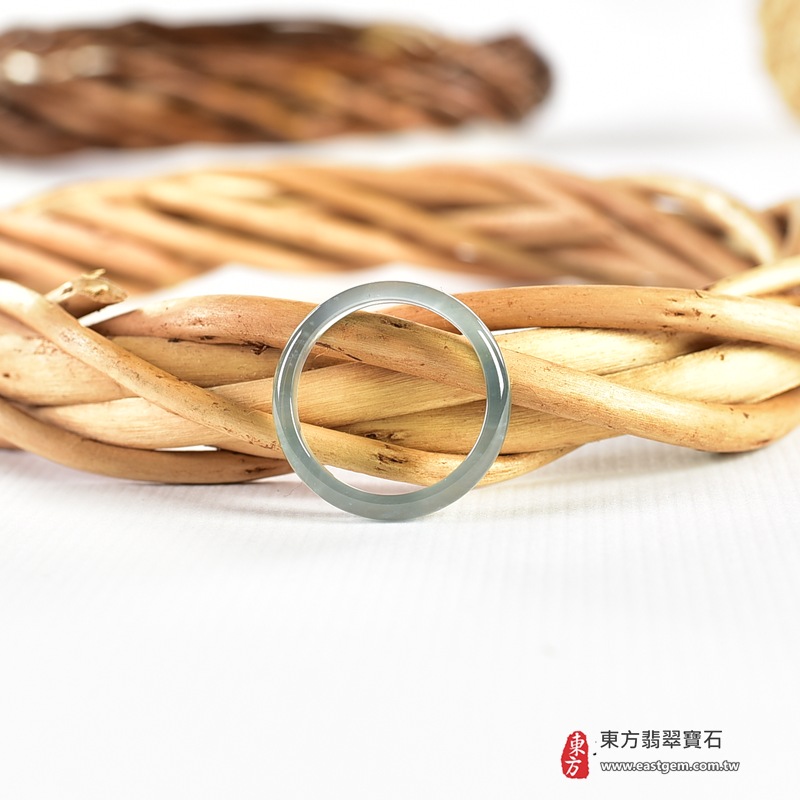 翡翠戒指|天然玉石玉戒・日常配戴與送禮款式|圓滿和合・平安順遂・吉祥如意・福氣常伴・情緣長久|翡翠玉戒・版指戒・板指戒・結婚戒指・男女對戒・情侶對戒|可客製化訂做各式翡翠戒指、吊墜、玉珮與項鍊|RNG1083|商品照片與資料介紹 5 翡翠戒指|天然玉石玉戒・日常配戴與送禮款式|圓滿和合・平安順遂・吉祥如意・福氣常伴・情緣長久|翡翠玉戒・版指戒・板指戒・結婚戒指・男女對戒・情侶對戒|可客製化訂做各式翡翠戒指、吊墜、玉珮與項鍊|RNG1083|商品照片與資料介紹 5