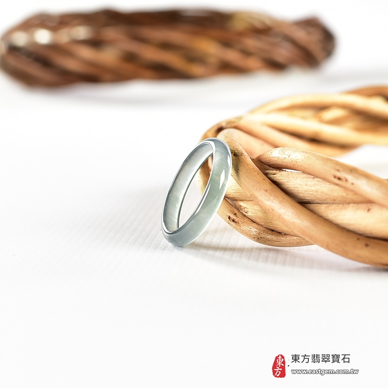 翡翠戒指|天然玉石玉戒・日常配戴與送禮款式|圓滿和合・平安順遂・吉祥如意・福氣常伴・情緣長久|翡翠玉戒・版指戒・板指戒・結婚戒指・男女對戒・情侶對戒|可客製化訂做各式翡翠戒指、吊墜、玉珮與項鍊|RNG1083|商品照片與資料介紹 6 翡翠戒指|天然玉石玉戒・日常配戴與送禮款式|圓滿和合・平安順遂・吉祥如意・福氣常伴・情緣長久|翡翠玉戒・版指戒・板指戒・結婚戒指・男女對戒・情侶對戒|可客製化訂做各式翡翠戒指、吊墜、玉珮與項鍊|RNG1083|商品照片與資料介紹 6