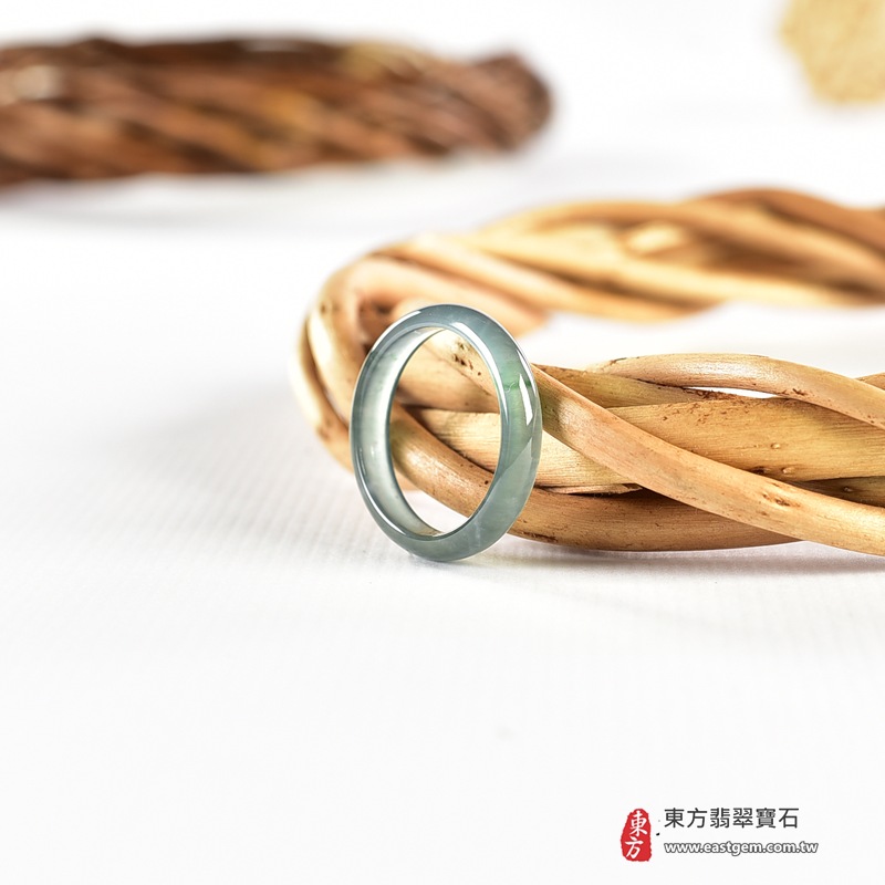 翡翠戒指|天然玉石玉戒・日常配戴與送禮款式|圓滿和合・平安順遂・吉祥如意・福氣常伴・情緣長久|翡翠玉戒・版指戒・板指戒・結婚戒指・男女對戒・情侶對戒|可客製化訂做各式翡翠戒指、吊墜、玉珮與項鍊|RNG1084|商品照片與資料介紹 6 翡翠戒指|天然玉石玉戒・日常配戴與送禮款式|圓滿和合・平安順遂・吉祥如意・福氣常伴・情緣長久|翡翠玉戒・版指戒・板指戒・結婚戒指・男女對戒・情侶對戒|可客製化訂做各式翡翠戒指、吊墜、玉珮與項鍊|RNG1084|商品照片與資料介紹 6