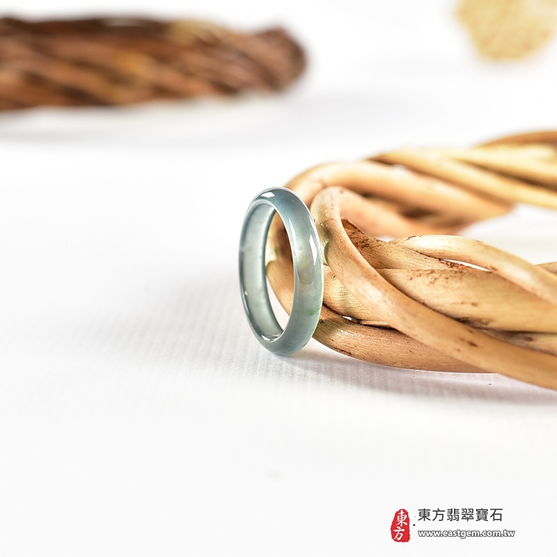 翡翠戒指|天然玉石玉戒・日常配戴與送禮款式|圓滿和合・平安順遂・吉祥如意・福氣常伴・情緣長久|翡翠玉戒・版指戒・板指戒・結婚戒指・男女對戒・情侶對戒|可客製化訂做各式翡翠戒指、吊墜、玉珮與項鍊|RNG1084|商品照片與資料介紹 7 翡翠戒指|天然玉石玉戒・日常配戴與送禮款式|圓滿和合・平安順遂・吉祥如意・福氣常伴・情緣長久|翡翠玉戒・版指戒・板指戒・結婚戒指・男女對戒・情侶對戒|可客製化訂做各式翡翠戒指、吊墜、玉珮與項鍊|RNG1084|商品照片與資料介紹 7