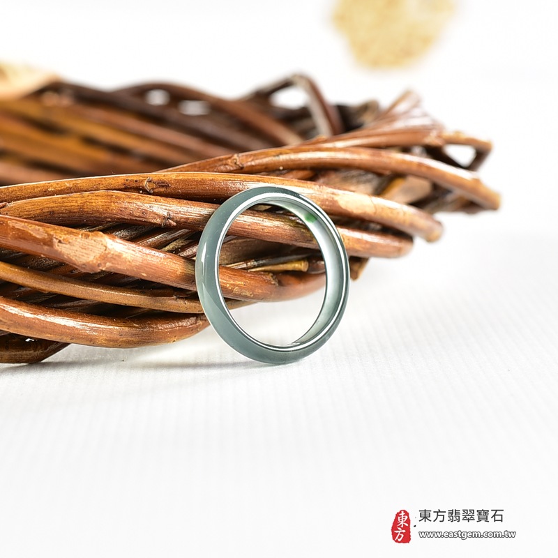 翡翠戒指|天然玉石玉戒・日常配戴與送禮款式|圓滿和合・平安順遂・吉祥如意・福氣常伴・情緣長久|翡翠玉戒・版指戒・板指戒・結婚戒指・男女對戒・情侶對戒|可客製化訂做各式翡翠戒指、吊墜、玉珮與項鍊|RNG1085|商品照片與資料介紹 4 翡翠戒指|天然玉石玉戒・日常配戴與送禮款式|圓滿和合・平安順遂・吉祥如意・福氣常伴・情緣長久|翡翠玉戒・版指戒・板指戒・結婚戒指・男女對戒・情侶對戒|可客製化訂做各式翡翠戒指、吊墜、玉珮與項鍊|RNG1085|商品照片與資料介紹 4