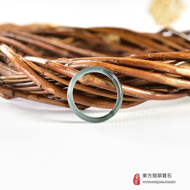 翡翠戒指|天然玉石玉戒・日常配戴與送禮款式|圓滿和合・平安順遂・吉祥如意・福氣常伴・情緣長久|翡翠玉戒・版指戒・板指戒・結婚戒指・男女對戒・情侶對戒|可客製化訂做各式翡翠戒指、吊墜、玉珮與項鍊|RNG1085|商品照片與資料介紹 5 翡翠戒指|天然玉石玉戒・日常配戴與送禮款式|圓滿和合・平安順遂・吉祥如意・福氣常伴・情緣長久|翡翠玉戒・版指戒・板指戒・結婚戒指・男女對戒・情侶對戒|可客製化訂做各式翡翠戒指、吊墜、玉珮與項鍊|RNG1085|商品照片與資料介紹 5