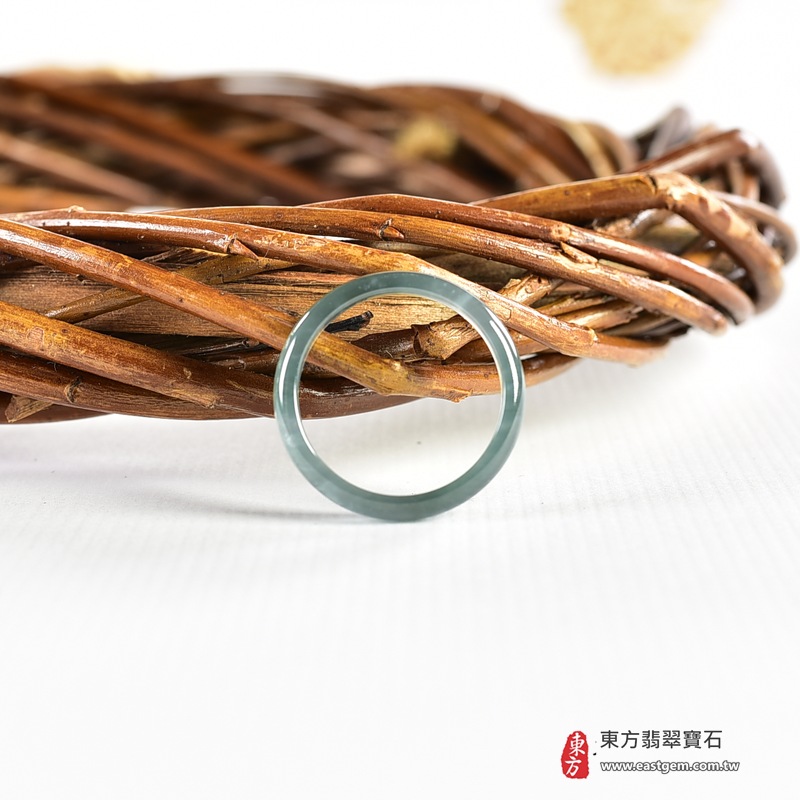翡翠戒指|天然玉石玉戒・日常配戴與送禮款式|圓滿和合・平安順遂・吉祥如意・福氣常伴・情緣長久|翡翠玉戒・版指戒・板指戒・結婚戒指・男女對戒・情侶對戒|可客製化訂做各式翡翠戒指、吊墜、玉珮與項鍊|RNG1086|商品照片與資料介紹 5 翡翠戒指|天然玉石玉戒・日常配戴與送禮款式|圓滿和合・平安順遂・吉祥如意・福氣常伴・情緣長久|翡翠玉戒・版指戒・板指戒・結婚戒指・男女對戒・情侶對戒|可客製化訂做各式翡翠戒指、吊墜、玉珮與項鍊|RNG1086|商品照片與資料介紹 5