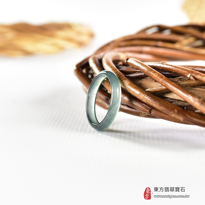 翡翠戒指|天然玉石玉戒・日常配戴與送禮款式|圓滿和合・平安順遂・吉祥如意・福氣常伴・情緣長久|翡翠玉戒・版指戒・板指戒・結婚戒指・男女對戒・情侶對戒|可客製化訂做各式翡翠戒指、吊墜、玉珮與項鍊|RNG1086|商品照片與資料介紹 7 翡翠戒指|天然玉石玉戒・日常配戴與送禮款式|圓滿和合・平安順遂・吉祥如意・福氣常伴・情緣長久|翡翠玉戒・版指戒・板指戒・結婚戒指・男女對戒・情侶對戒|可客製化訂做各式翡翠戒指、吊墜、玉珮與項鍊|RNG1086|商品照片與資料介紹 7