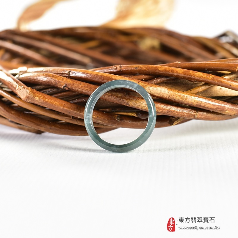 翡翠戒指|天然玉石玉戒・日常配戴與送禮款式|圓滿和合・平安順遂・吉祥如意・福氣常伴・情緣長久|翡翠玉戒・版指戒・板指戒・結婚戒指・男女對戒・情侶對戒|可客製化訂做各式翡翠戒指、吊墜、玉珮與項鍊|RNG1087|商品照片與資料介紹 4 翡翠戒指|天然玉石玉戒・日常配戴與送禮款式|圓滿和合・平安順遂・吉祥如意・福氣常伴・情緣長久|翡翠玉戒・版指戒・板指戒・結婚戒指・男女對戒・情侶對戒|可客製化訂做各式翡翠戒指、吊墜、玉珮與項鍊|RNG1087|商品照片與資料介紹 4