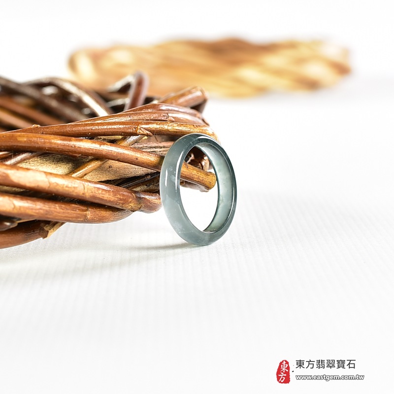 翡翠戒指|天然玉石玉戒・日常配戴與送禮款式|圓滿和合・平安順遂・吉祥如意・福氣常伴・情緣長久|翡翠玉戒・版指戒・板指戒・結婚戒指・男女對戒・情侶對戒|可客製化訂做各式翡翠戒指、吊墜、玉珮與項鍊|RNG1088|商品照片與資料介紹 4 翡翠戒指|天然玉石玉戒・日常配戴與送禮款式|圓滿和合・平安順遂・吉祥如意・福氣常伴・情緣長久|翡翠玉戒・版指戒・板指戒・結婚戒指・男女對戒・情侶對戒|可客製化訂做各式翡翠戒指、吊墜、玉珮與項鍊|RNG1088|商品照片與資料介紹 4