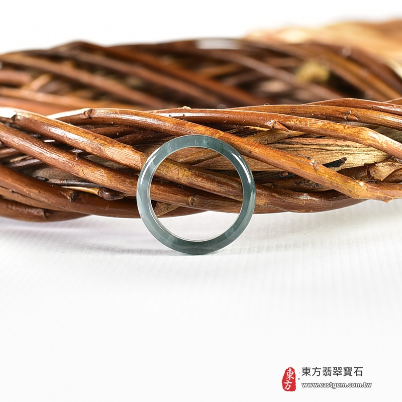 翡翠戒指|天然玉石玉戒・日常配戴與送禮款式|圓滿和合・平安順遂・吉祥如意・福氣常伴・情緣長久|翡翠玉戒・版指戒・板指戒・結婚戒指・男女對戒・情侶對戒|可客製化訂做各式翡翠戒指、吊墜、玉珮與項鍊|RNG1088|商品照片與資料介紹 5 翡翠戒指|天然玉石玉戒・日常配戴與送禮款式|圓滿和合・平安順遂・吉祥如意・福氣常伴・情緣長久|翡翠玉戒・版指戒・板指戒・結婚戒指・男女對戒・情侶對戒|可客製化訂做各式翡翠戒指、吊墜、玉珮與項鍊|RNG1088|商品照片與資料介紹 5