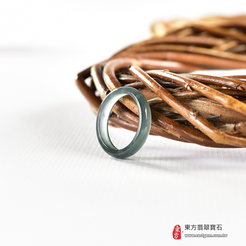 翡翠戒指|天然玉石玉戒・日常配戴與送禮款式|圓滿和合・平安順遂・吉祥如意・福氣常伴・情緣長久|翡翠玉戒・版指戒・板指戒・結婚戒指・男女對戒・情侶對戒|可客製化訂做各式翡翠戒指、吊墜、玉珮與項鍊|RNG1088|商品照片與資料介紹 6 翡翠戒指|天然玉石玉戒・日常配戴與送禮款式|圓滿和合・平安順遂・吉祥如意・福氣常伴・情緣長久|翡翠玉戒・版指戒・板指戒・結婚戒指・男女對戒・情侶對戒|可客製化訂做各式翡翠戒指、吊墜、玉珮與項鍊|RNG1088|商品照片與資料介紹 6