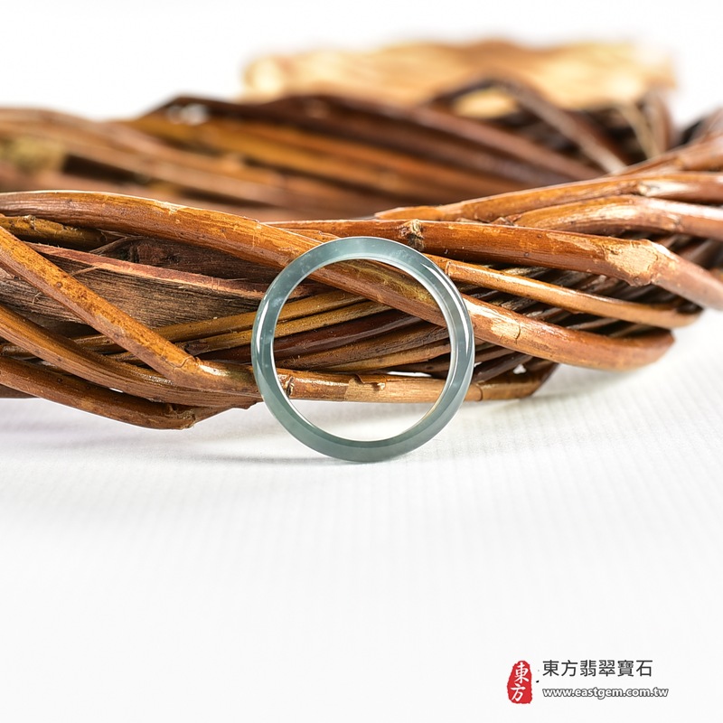 翡翠戒指|天然玉石玉戒・日常配戴與送禮款式|圓滿和合・平安順遂・吉祥如意・福氣常伴・情緣長久|翡翠玉戒・版指戒・板指戒・結婚戒指・男女對戒・情侶對戒|可客製化訂做各式翡翠戒指、吊墜、玉珮與項鍊|RNG1089|商品照片與資料介紹 5 翡翠戒指|天然玉石玉戒・日常配戴與送禮款式|圓滿和合・平安順遂・吉祥如意・福氣常伴・情緣長久|翡翠玉戒・版指戒・板指戒・結婚戒指・男女對戒・情侶對戒|可客製化訂做各式翡翠戒指、吊墜、玉珮與項鍊|RNG1089|商品照片與資料介紹 5