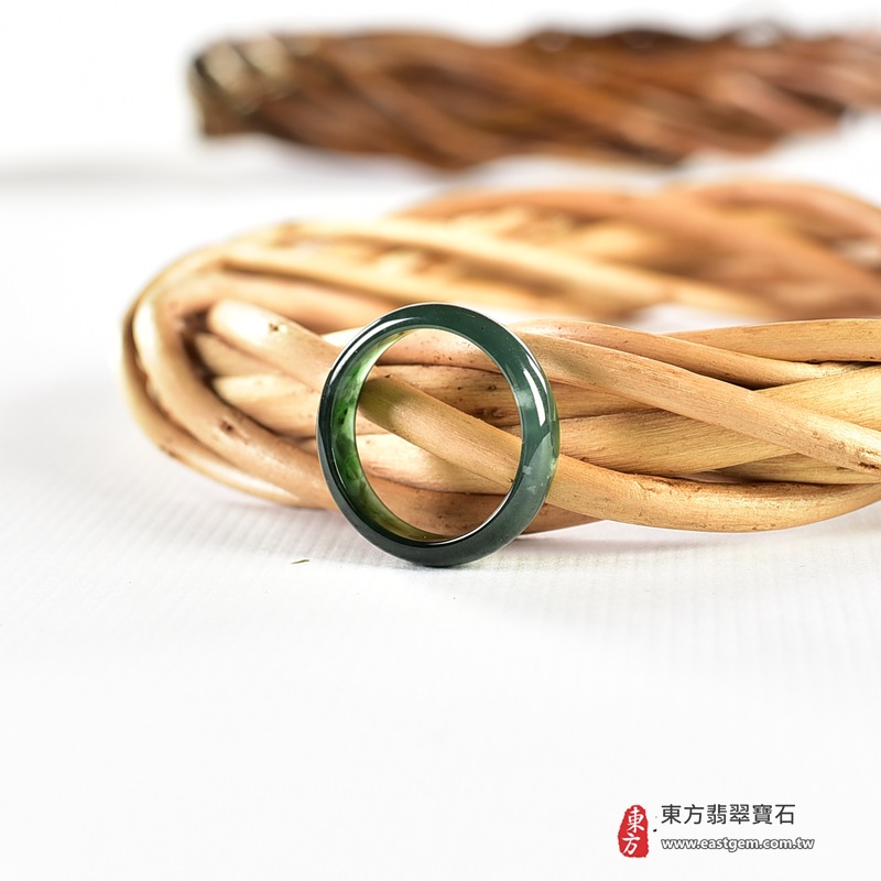 翡翠戒指|天然玉石玉戒・日常配戴與送禮款式|圓滿和合・平安順遂・吉祥如意・福氣常伴・情緣長久|翡翠玉戒・版指戒・板指戒・結婚戒指・男女對戒・情侶對戒|可客製化訂做各式翡翠戒指、吊墜、玉珮與項鍊|RNG1091|商品照片與資料介紹 5 翡翠戒指|天然玉石玉戒・日常配戴與送禮款式|圓滿和合・平安順遂・吉祥如意・福氣常伴・情緣長久|翡翠玉戒・版指戒・板指戒・結婚戒指・男女對戒・情侶對戒|可客製化訂做各式翡翠戒指、吊墜、玉珮與項鍊|RNG1091|商品照片與資料介紹 5