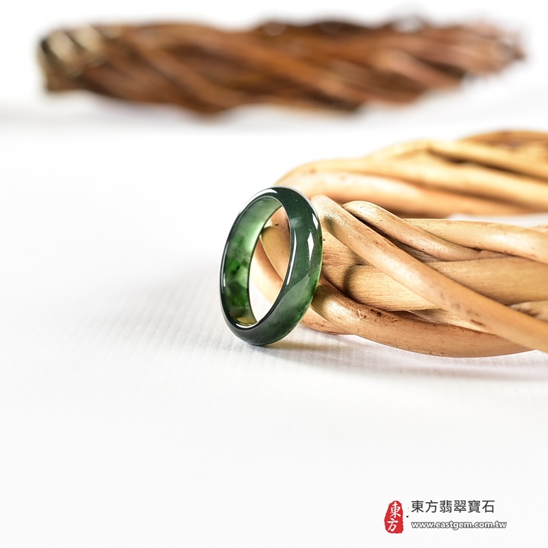 翡翠戒指|天然玉石玉戒・日常配戴與送禮款式|圓滿和合・平安順遂・吉祥如意・福氣常伴・情緣長久|翡翠玉戒・版指戒・板指戒・結婚戒指・男女對戒・情侶對戒|可客製化訂做各式翡翠戒指、吊墜、玉珮與項鍊|RNG1091|商品照片與資料介紹 6 翡翠戒指|天然玉石玉戒・日常配戴與送禮款式|圓滿和合・平安順遂・吉祥如意・福氣常伴・情緣長久|翡翠玉戒・版指戒・板指戒・結婚戒指・男女對戒・情侶對戒|可客製化訂做各式翡翠戒指、吊墜、玉珮與項鍊|RNG1091|商品照片與資料介紹 6