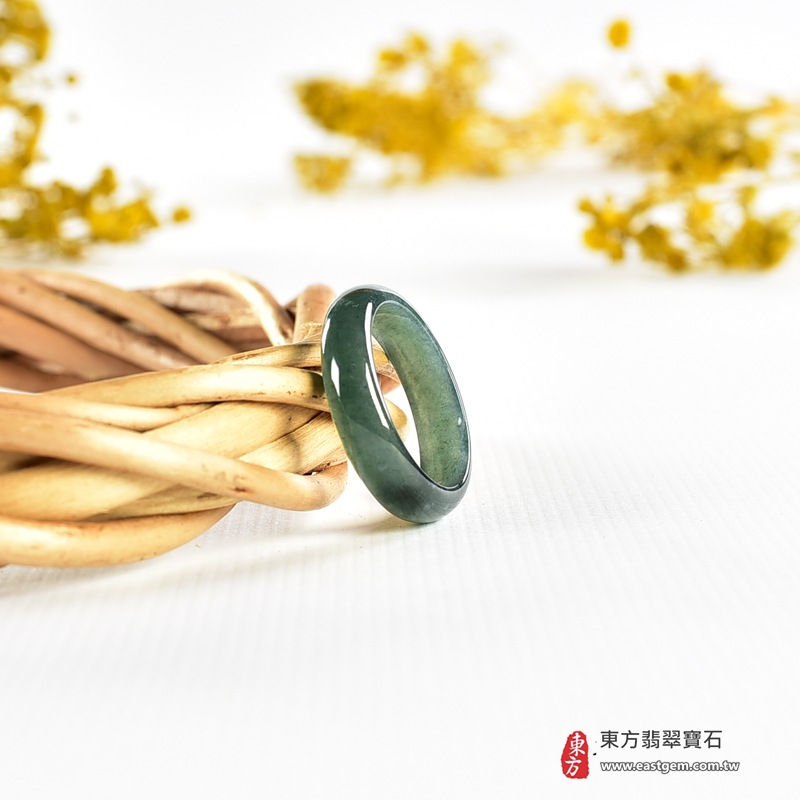 翡翠戒指|天然玉石玉戒・日常配戴與送禮款式|圓滿和合・平安順遂・吉祥如意・福氣常伴・情緣長久|翡翠玉戒・版指戒・板指戒・結婚戒指・男女對戒・情侶對戒|可客製化訂做各式翡翠戒指、吊墜、玉珮與項鍊|RNG1095|商品照片與資料介紹 4 翡翠戒指|天然玉石玉戒・日常配戴與送禮款式|圓滿和合・平安順遂・吉祥如意・福氣常伴・情緣長久|翡翠玉戒・版指戒・板指戒・結婚戒指・男女對戒・情侶對戒|可客製化訂做各式翡翠戒指、吊墜、玉珮與項鍊|RNG1095|商品照片與資料介紹 4