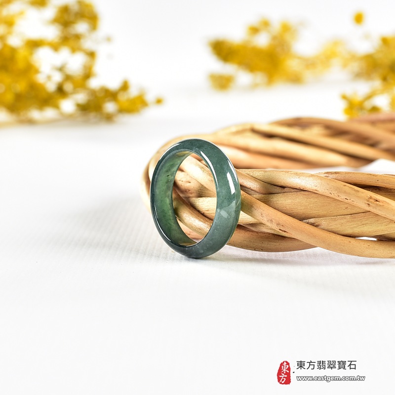 翡翠戒指|天然玉石玉戒・日常配戴與送禮款式|圓滿和合・平安順遂・吉祥如意・福氣常伴・情緣長久|翡翠玉戒・版指戒・板指戒・結婚戒指・男女對戒・情侶對戒|可客製化訂做各式翡翠戒指、吊墜、玉珮與項鍊|RNG1095|商品照片與資料介紹 6 翡翠戒指|天然玉石玉戒・日常配戴與送禮款式|圓滿和合・平安順遂・吉祥如意・福氣常伴・情緣長久|翡翠玉戒・版指戒・板指戒・結婚戒指・男女對戒・情侶對戒|可客製化訂做各式翡翠戒指、吊墜、玉珮與項鍊|RNG1095|商品照片與資料介紹 6