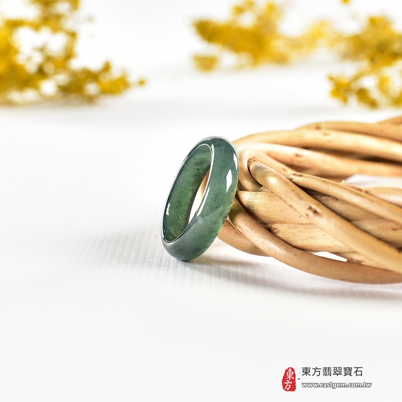 翡翠戒指|天然玉石玉戒・日常配戴與送禮款式|圓滿和合・平安順遂・吉祥如意・福氣常伴・情緣長久|翡翠玉戒・版指戒・板指戒・結婚戒指・男女對戒・情侶對戒|可客製化訂做各式翡翠戒指、吊墜、玉珮與項鍊|RNG1095|商品照片與資料介紹 7 翡翠戒指|天然玉石玉戒・日常配戴與送禮款式|圓滿和合・平安順遂・吉祥如意・福氣常伴・情緣長久|翡翠玉戒・版指戒・板指戒・結婚戒指・男女對戒・情侶對戒|可客製化訂做各式翡翠戒指、吊墜、玉珮與項鍊|RNG1095|商品照片與資料介紹 7
