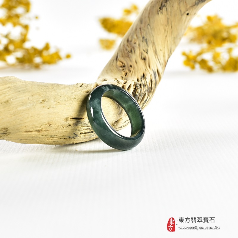 翡翠戒指|天然玉石玉戒・日常配戴與送禮款式|圓滿和合・平安順遂・吉祥如意・福氣常伴・情緣長久|翡翠玉戒・版指戒・板指戒・結婚戒指・男女對戒・情侶對戒|可客製化訂做各式翡翠戒指、吊墜、玉珮與項鍊|RNG1096|商品照片與資料介紹 3 翡翠戒指|天然玉石玉戒・日常配戴與送禮款式|圓滿和合・平安順遂・吉祥如意・福氣常伴・情緣長久|翡翠玉戒・版指戒・板指戒・結婚戒指・男女對戒・情侶對戒|可客製化訂做各式翡翠戒指、吊墜、玉珮與項鍊|RNG1096|商品照片與資料介紹 3