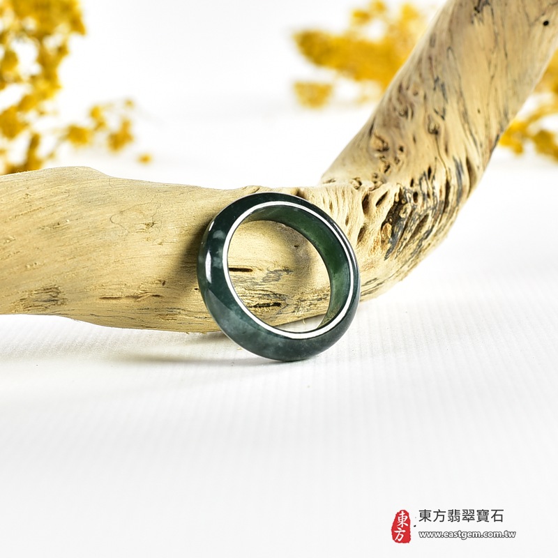 翡翠戒指|天然玉石玉戒・日常配戴與送禮款式|圓滿和合・平安順遂・吉祥如意・福氣常伴・情緣長久|翡翠玉戒・版指戒・板指戒・結婚戒指・男女對戒・情侶對戒|可客製化訂做各式翡翠戒指、吊墜、玉珮與項鍊|RNG1096|商品照片與資料介紹 4 翡翠戒指|天然玉石玉戒・日常配戴與送禮款式|圓滿和合・平安順遂・吉祥如意・福氣常伴・情緣長久|翡翠玉戒・版指戒・板指戒・結婚戒指・男女對戒・情侶對戒|可客製化訂做各式翡翠戒指、吊墜、玉珮與項鍊|RNG1096|商品照片與資料介紹 4