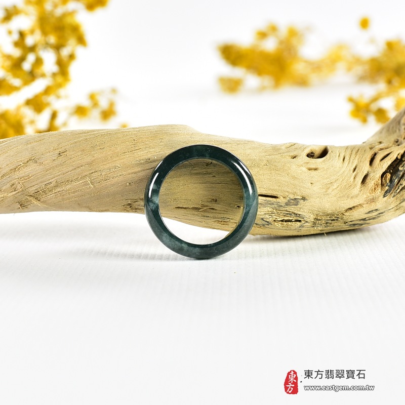 翡翠戒指|天然玉石玉戒・日常配戴與送禮款式|圓滿和合・平安順遂・吉祥如意・福氣常伴・情緣長久|翡翠玉戒・版指戒・板指戒・結婚戒指・男女對戒・情侶對戒|可客製化訂做各式翡翠戒指、吊墜、玉珮與項鍊|RNG1096|商品照片與資料介紹 5 翡翠戒指|天然玉石玉戒・日常配戴與送禮款式|圓滿和合・平安順遂・吉祥如意・福氣常伴・情緣長久|翡翠玉戒・版指戒・板指戒・結婚戒指・男女對戒・情侶對戒|可客製化訂做各式翡翠戒指、吊墜、玉珮與項鍊|RNG1096|商品照片與資料介紹 5