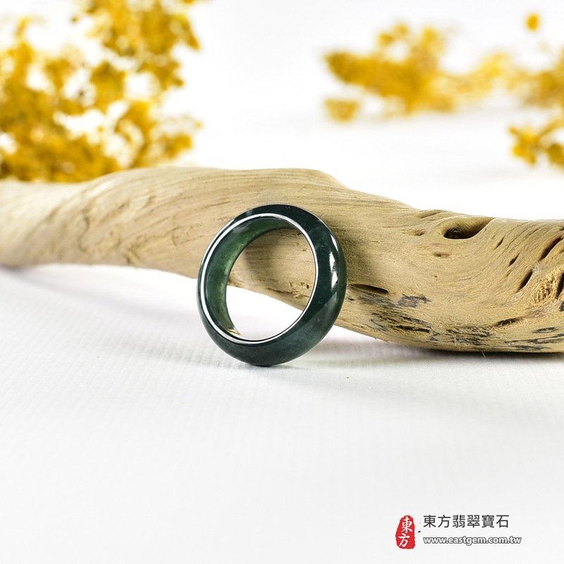 翡翠戒指|天然玉石玉戒・日常配戴與送禮款式|圓滿和合・平安順遂・吉祥如意・福氣常伴・情緣長久|翡翠玉戒・版指戒・板指戒・結婚戒指・男女對戒・情侶對戒|可客製化訂做各式翡翠戒指、吊墜、玉珮與項鍊|RNG1096|商品照片與資料介紹 6 翡翠戒指|天然玉石玉戒・日常配戴與送禮款式|圓滿和合・平安順遂・吉祥如意・福氣常伴・情緣長久|翡翠玉戒・版指戒・板指戒・結婚戒指・男女對戒・情侶對戒|可客製化訂做各式翡翠戒指、吊墜、玉珮與項鍊|RNG1096|商品照片與資料介紹 6